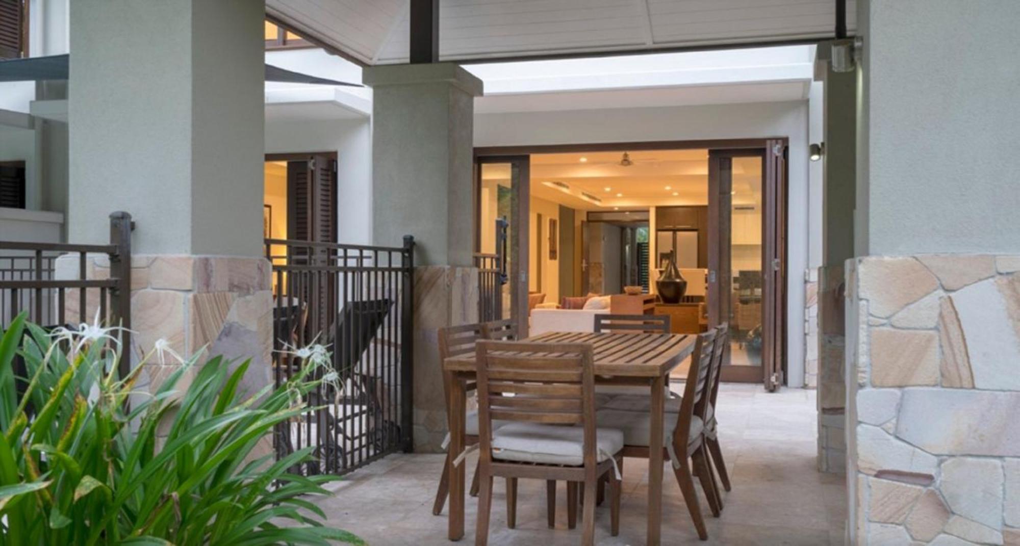 Luxury Apartments At Temple Resort And Spa Port Douglas Rum bild